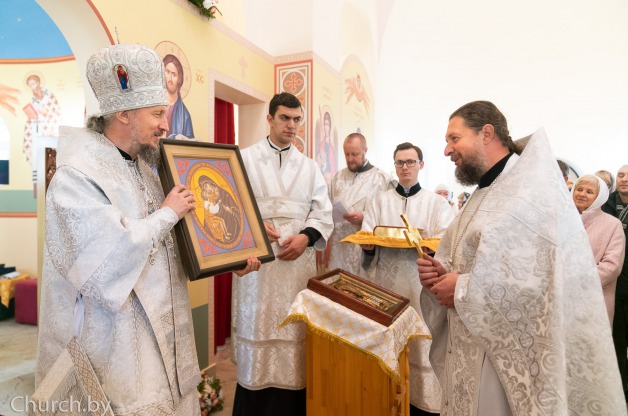 Патрыяршы Экзарх здзейсніў вялікае асвячэнне храма ў гонар дабравернага князя Аляксандра Неўскага ў аграгарадку Чурылавічы Мінскага раёна Патрыяршы Экзарх здзейсніў вялікае асвячэнне храма ў гонар дабравернага князя Аляксандра Неўскага ў аграгарадку Чурылавічы Мінскага раёна