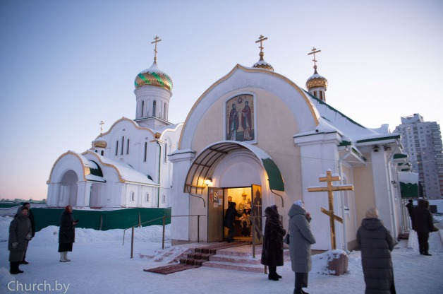 В день памяти преподобных Кирилла и Марии Радонежских Митрополит Вениамин совершил Божественную литургию в одноименном храме прихода преподобного Сергия Радонежского города Минска