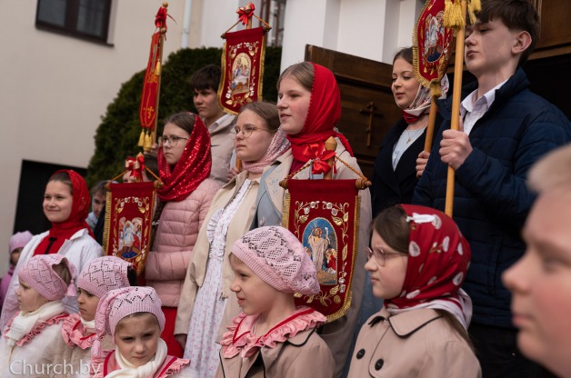 Патриарший Экзарх совершил великую вечерню в Гродненском Рождество-Богородичном митрополичьем женском монастыре во вторник Светлой седмицы