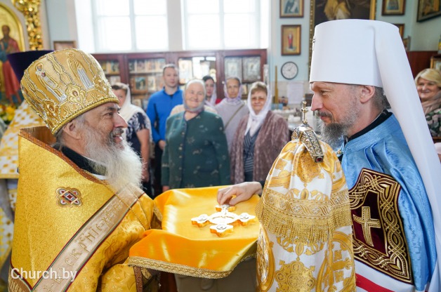 Патриарший Экзарх возглавил престольное торжество храма святых первоверховных апостолов Петра и Павла агрогородка Сеница Минского района
