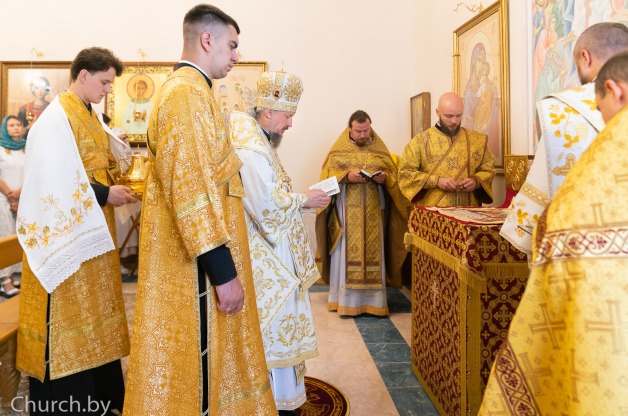 Патриарший Экзарх совершил Божественную литургию в РНПЦ детской онкологии, гематологии и иммунологии