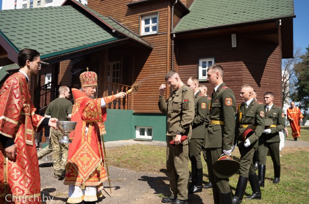 Патриарший Экзарх возглавил престольное торжество храма великомученика и целителя Пантелеимона города Минска