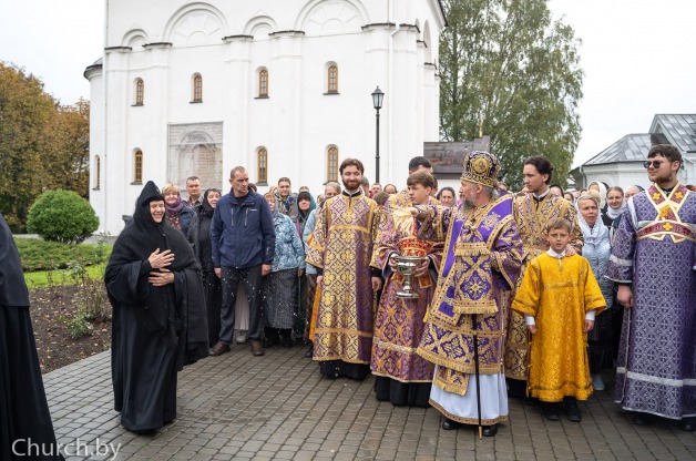 Патриарший Экзарх всея Беларуси возглавил престольный праздник Крестовоздвиженского собора Полоцкого монастыря Патриарший Экзарх всея Беларуси возглавил престольный праздник Крестовоздвиженского собора Полоцкого монастыря
