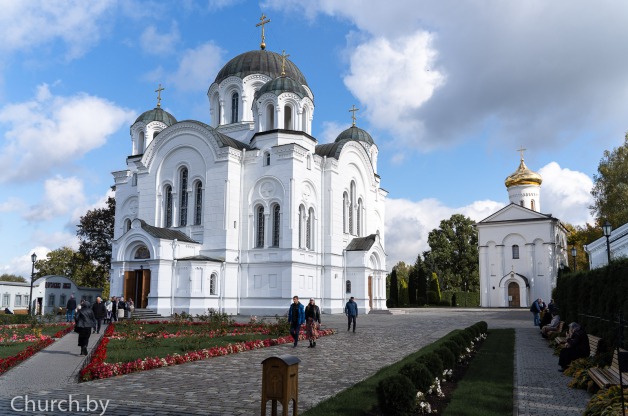 Патриарший Экзарх всея Беларуси возглавил престольный праздник Крестовоздвиженского собора Полоцкого монастыря