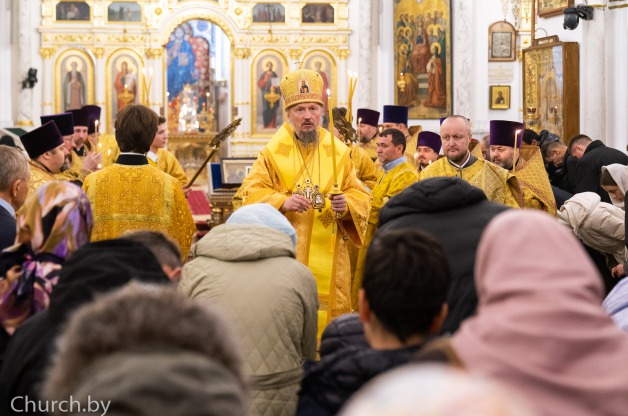 В канун Недели 21-й по Пятидесятнице Митрополит Вениамин совершил всенощное бдение в Свято-Духовом кафедральном соборе города Минска