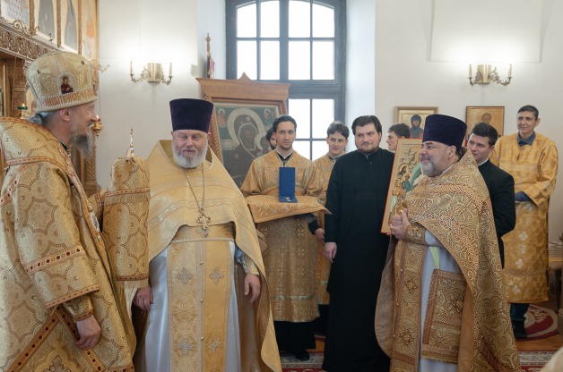 Патриарший Экзарх возглавил Литургию в Минской духовной семинарии по случаю 25-летия выпуска